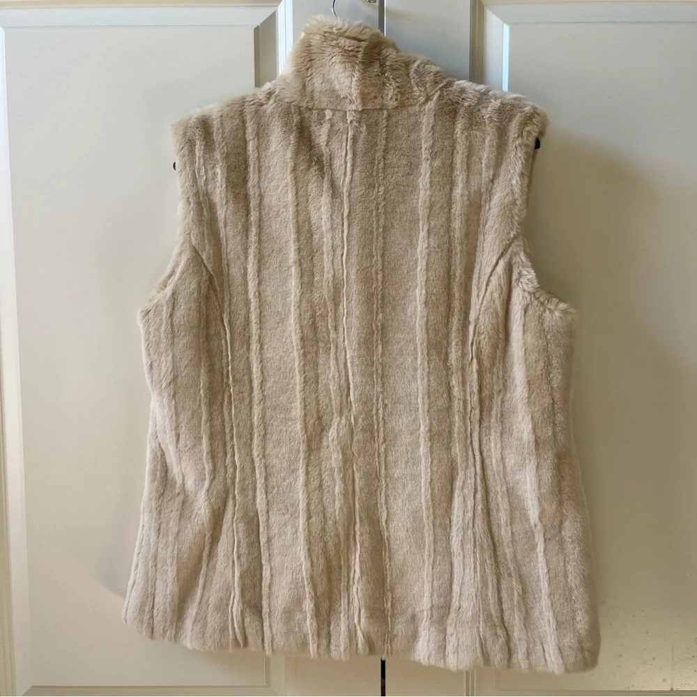Kristen Blake Faux Fur Cream Vest, size large, like new condition - Picture 2 of 9